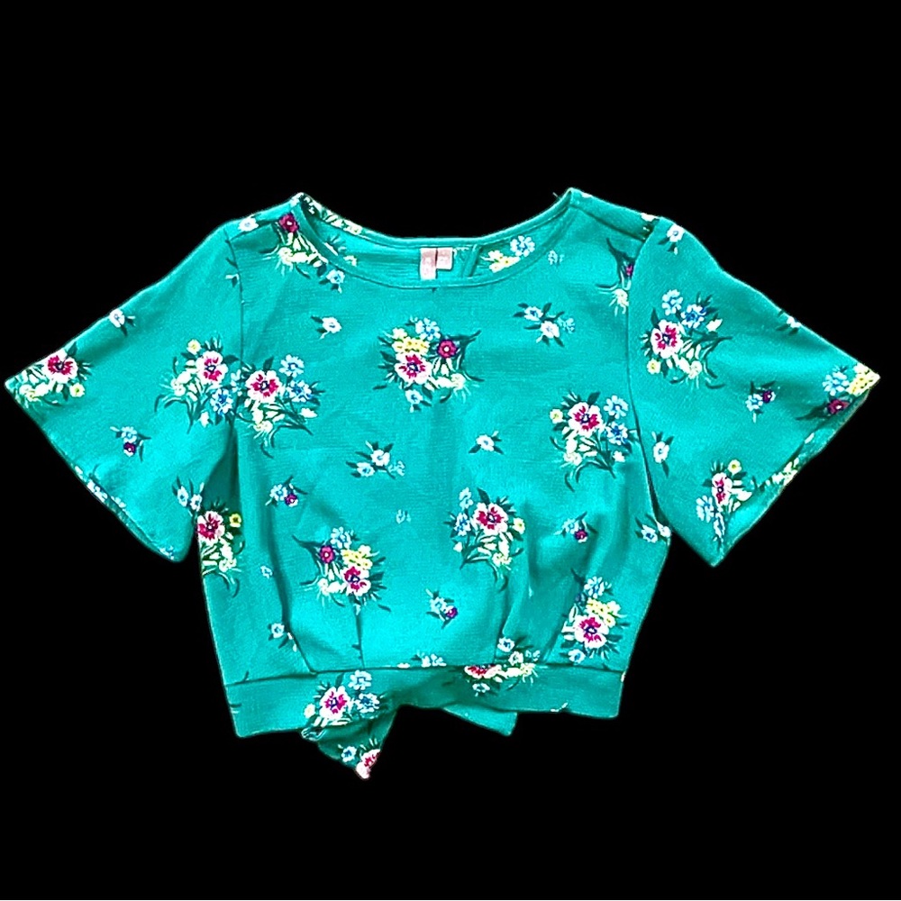 2 for $30 ⭐️ NWOT Brian & Em top SM